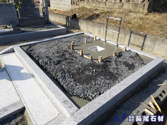 墓　代々墓　洋墓　デザイン　省スペース　カロート　地上納骨　巻石　外柵　板張り　基礎　霊園　津山　鏡野　久米南　岡山